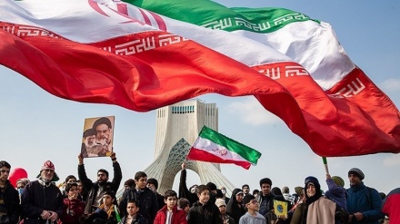 イラン国民による大祝祭：イスラム革命記念祝賀行進に参加した市民ら数百万人の写真特集