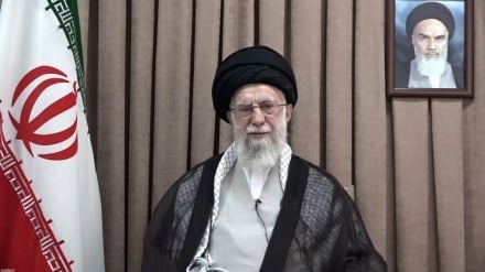 امام خامنه‌ای: ملت ایران در مقابل جنگ و صلح تحمیلی محکم می‌ایستد و تسلیم نخواهد شد