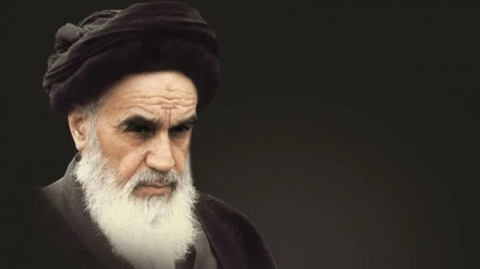 Ne Doğu Ne Batı: İmam Humeyni'nin Halkların Kendi Kendine Yeterliliği ve Bağımsızlığı İçin Yol Haritası 